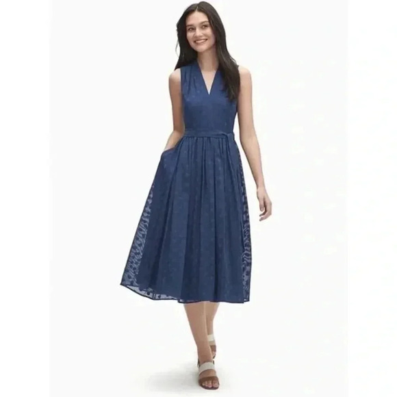 kate spade
burnout dress
Size 2 - Picture 1 of 6